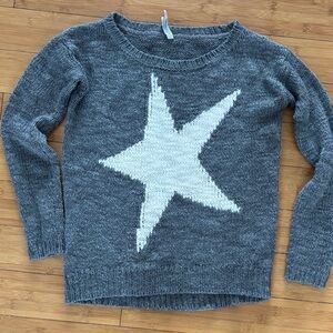 Aeropostale Baby Gray Sweater with White Star Medium